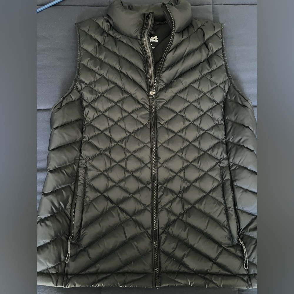 Bass Women's Black Quilted Vest